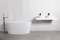 Verona 150 Freestanding Designer Solid Surfaces Oval Bathtub Verona系列1米5鵝蛋型人造石設計師獨立式鍋居浴缸採用特別溢水設計