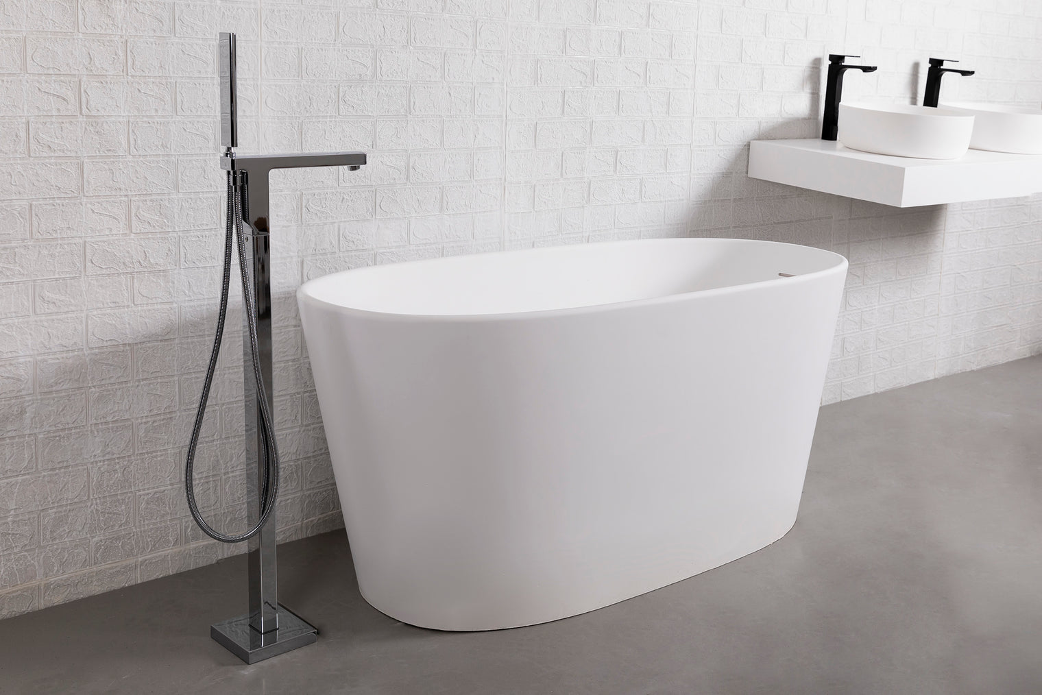 Verona 150 Freestanding Designer Solid Surfaces Oval Bathtub Verona系列1米5鵝蛋型人造石設計師獨立式鍋居浴缸採用特別溢水設計