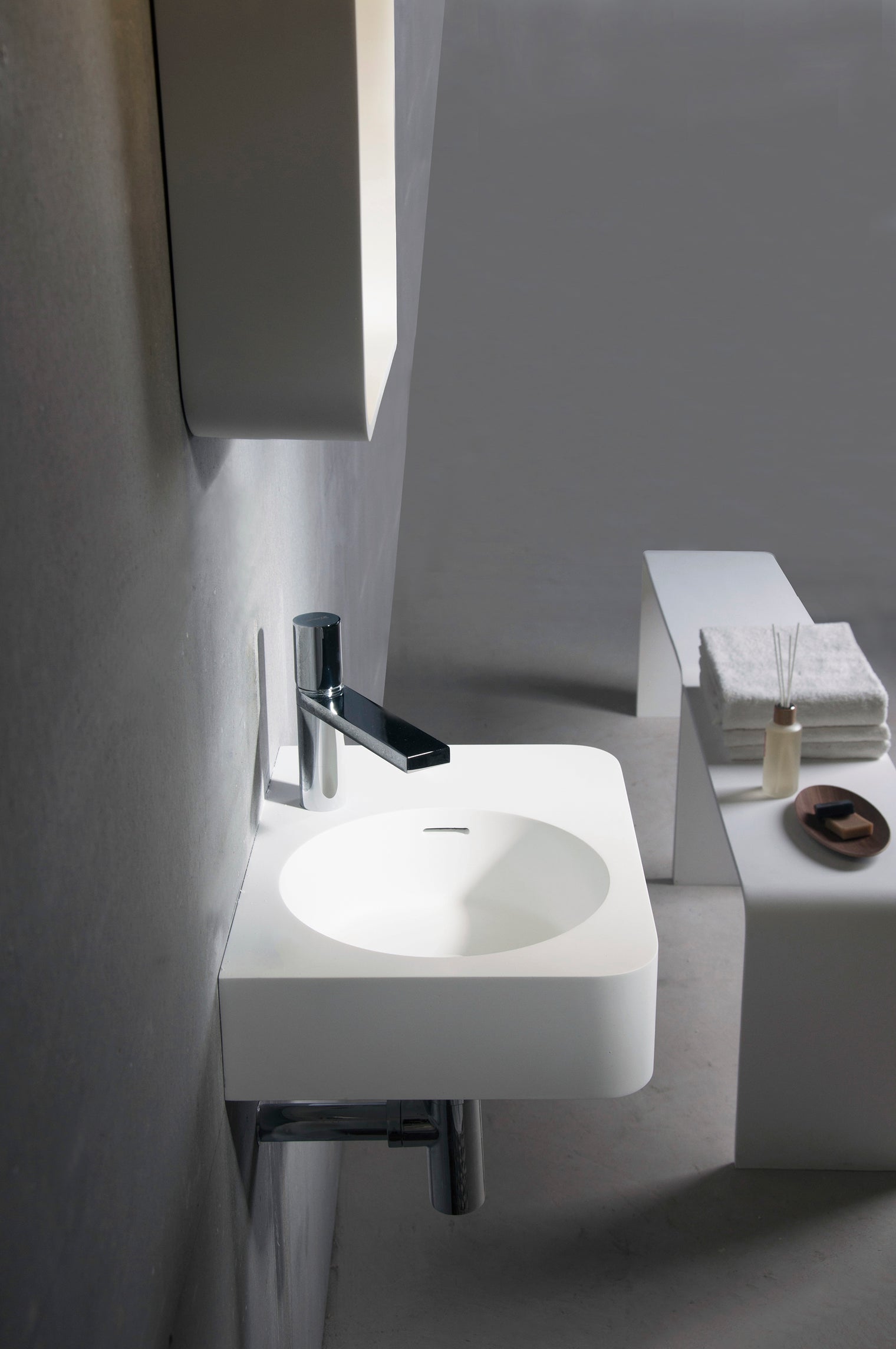 Cirque WM 45L with Towel Bar-WALL MOUNT WASHBASINS-訂造一體無縫洗手盆,Tailor made Washbasins,waterbasin hk, 浴室物料,浴室裝修,訂造洗手盆,浴室翻新,Bathroomware ,Bespoke bathroom,浴室配件,訂造浴室潔具,訂造浴室傢俬,香港 浴室設計 公司,best custom bathroom furniture HK, Infinite Bath