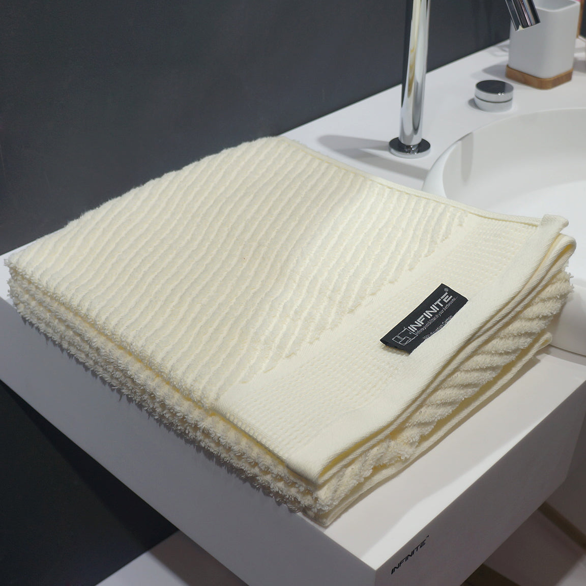 Egyptian Bath Towel-Towels-INFINITE BATH-訂造洗手盆,浴室翻新, small size bathtubs, custom-made bathtub HK,freestanding bathtub Hong Kong, 獨立式 浴缸 香港, premium bathtub brands HK, Where to buy bathtubs in Hong Kong, best custom bathroom furniture HK, Infinite Bath, Infinite浴缸, Cloakroom,Vanities, Mirrors,Bathroom Furniture, 浴室裝修,浴室 櫃 訂造