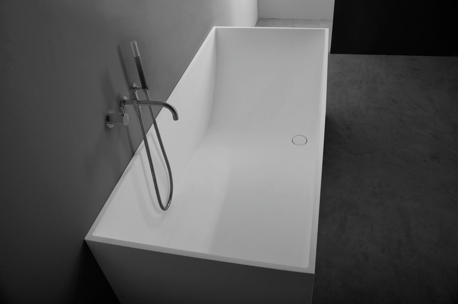 Lugano 170 Freestanding Solid Surfaces Rectangle Bathtub Lugano系列1米7長方型人造石獨立式大浴缸採用特別溢水設計