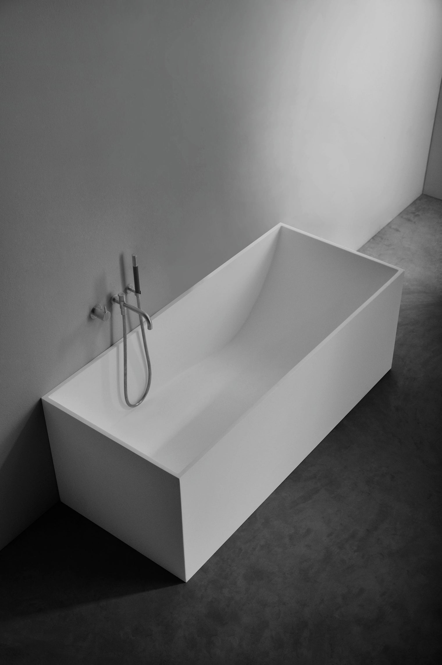 Lugano 170 Freestanding Solid Surfaces Rectangle Bathtub Lugano系列1米7長方型人造石獨立式大浴缸採用特別溢水設計
