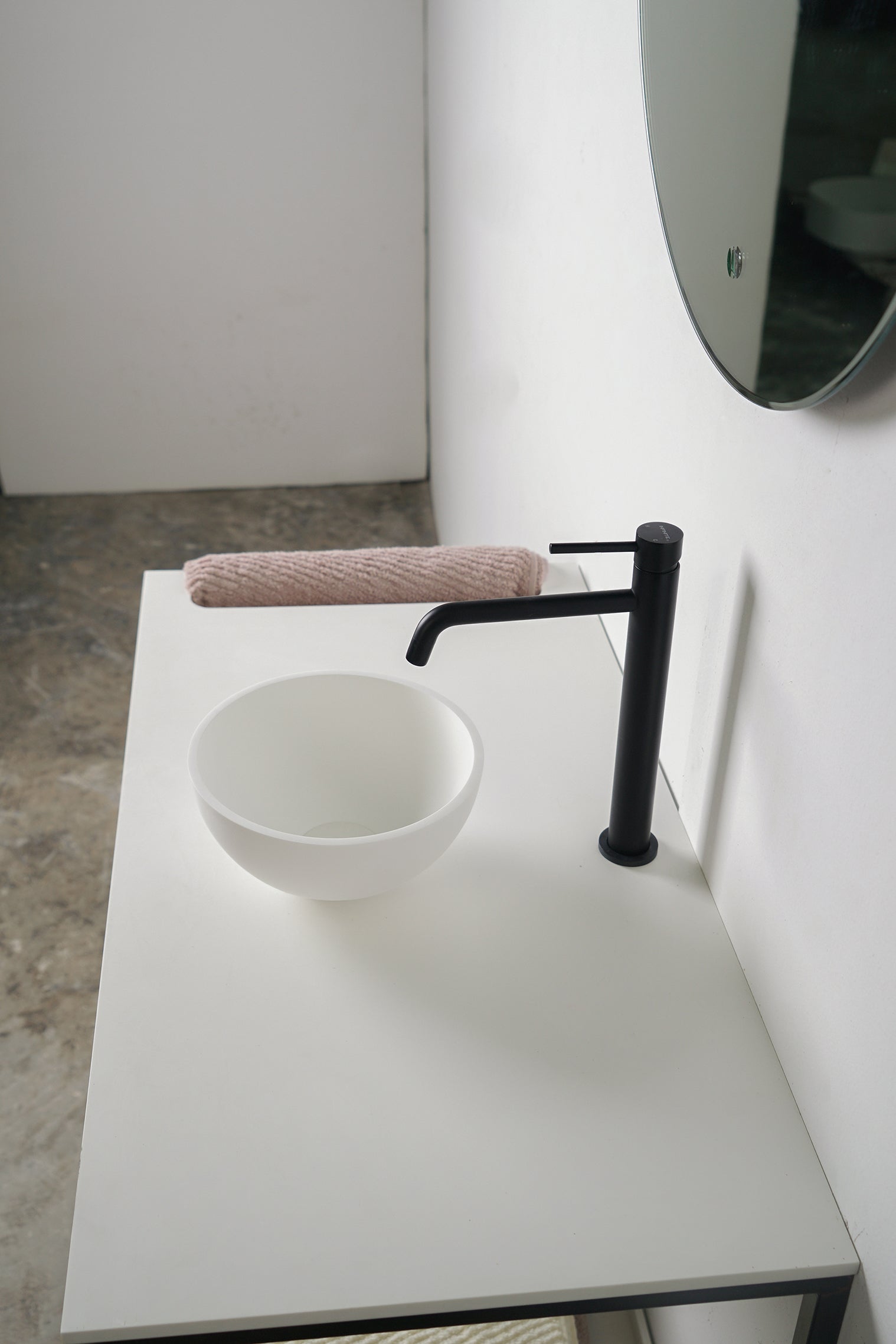 Super Thin Edge 24.5-OVERCOUNTER WASHBASINS-訂造一體無縫洗手盆,Tailor made Washbasins,waterbasin hk, 浴室物料,浴室裝修,訂造洗手盆,浴室翻新,Bathroomware ,Bespoke bathroom,浴室配件,訂造浴室潔具,訂造浴室傢俬,香港 浴室設計 公司,best custom bathroom furniture HK, Infinite Bath