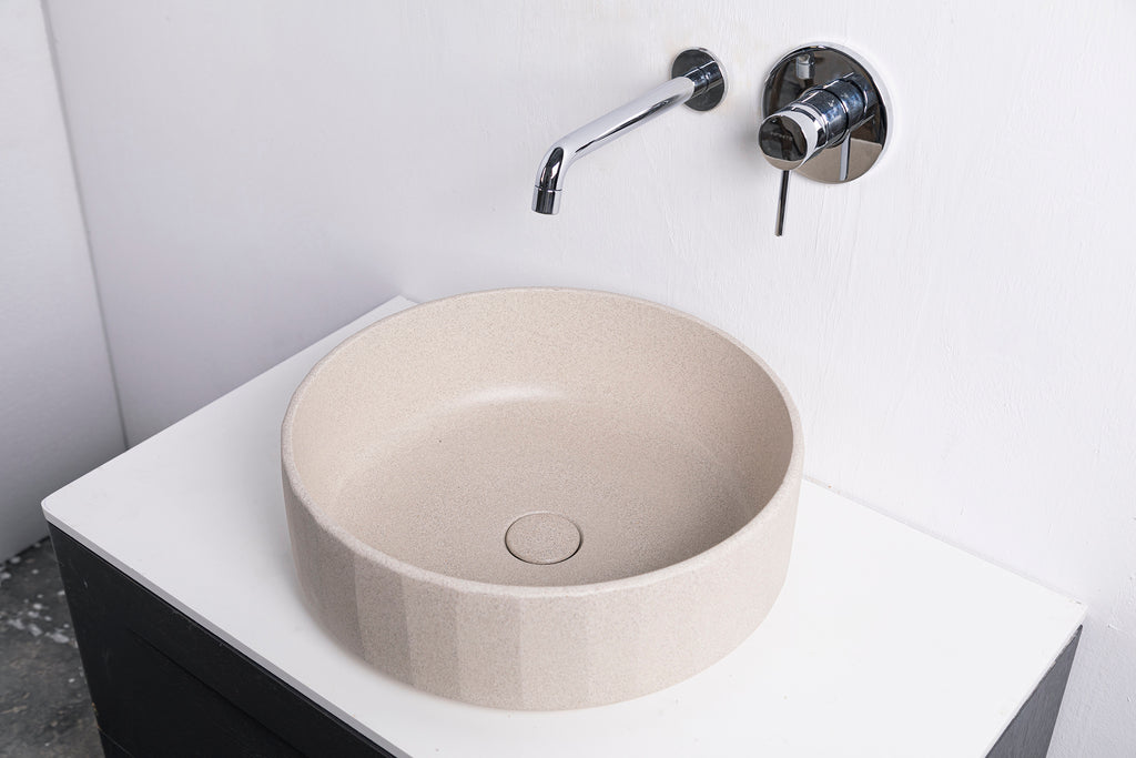 TRENTO D42 Designer Round Concrete Overcounter Washbasin TRENTO系列42CM圓型水泥設計師檯上式臉盆採用特別溢水設計